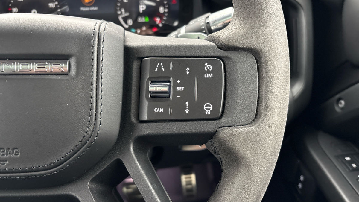 Land Rover Defender 90 Image 14