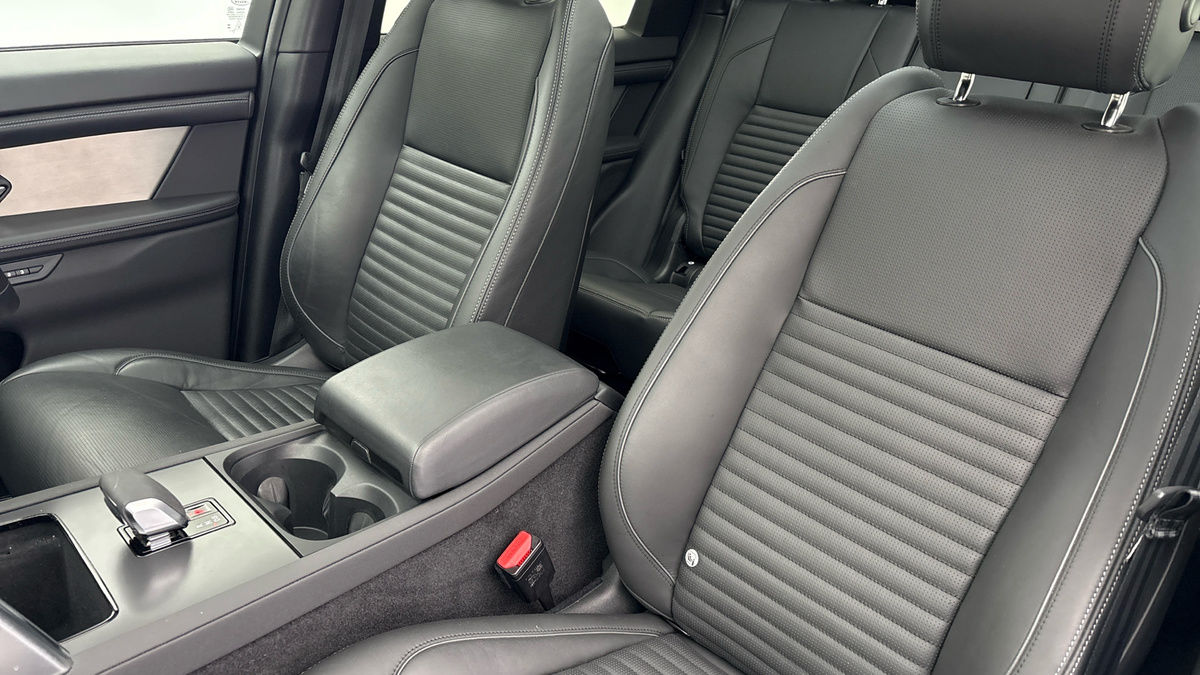 Land Rover Discovery Sport Image 7