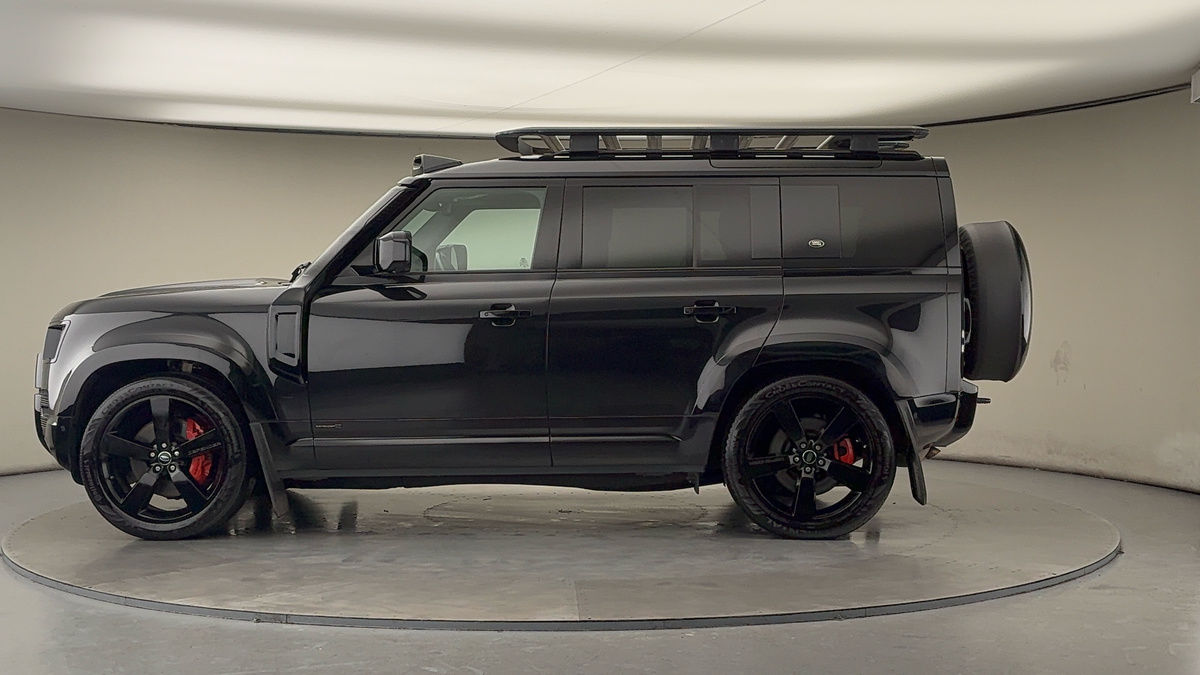 Land Rover Defender 110 Image 15