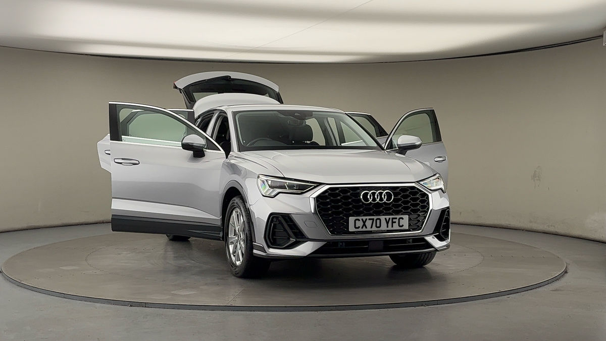 More views of Audi Q3