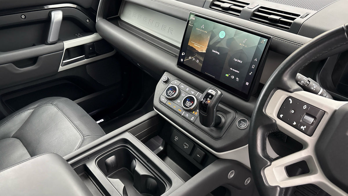 Land Rover Defender 110 Image 18