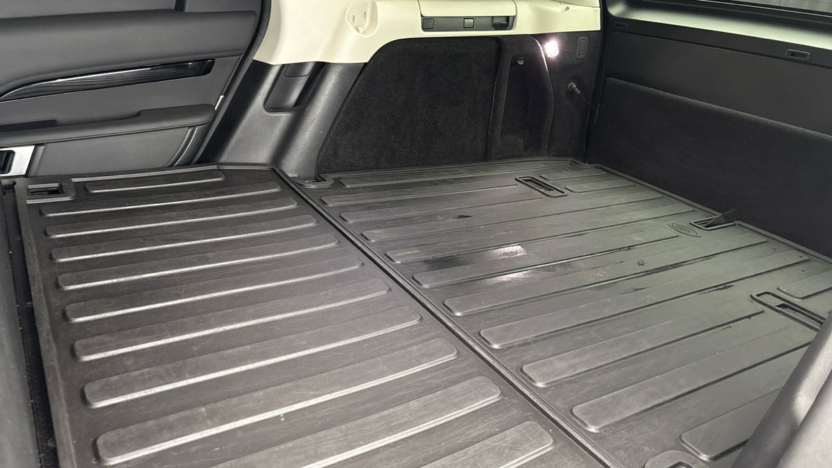 Land Rover Discovery Image 8