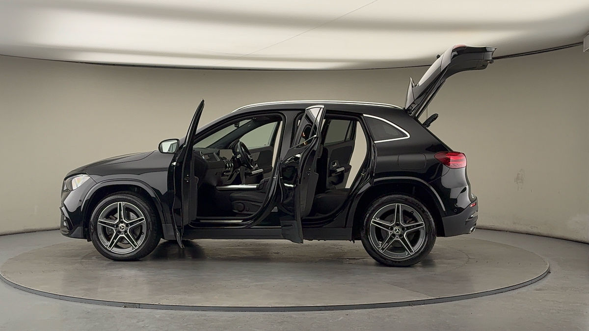 More views of Mercedes-Benz GLA