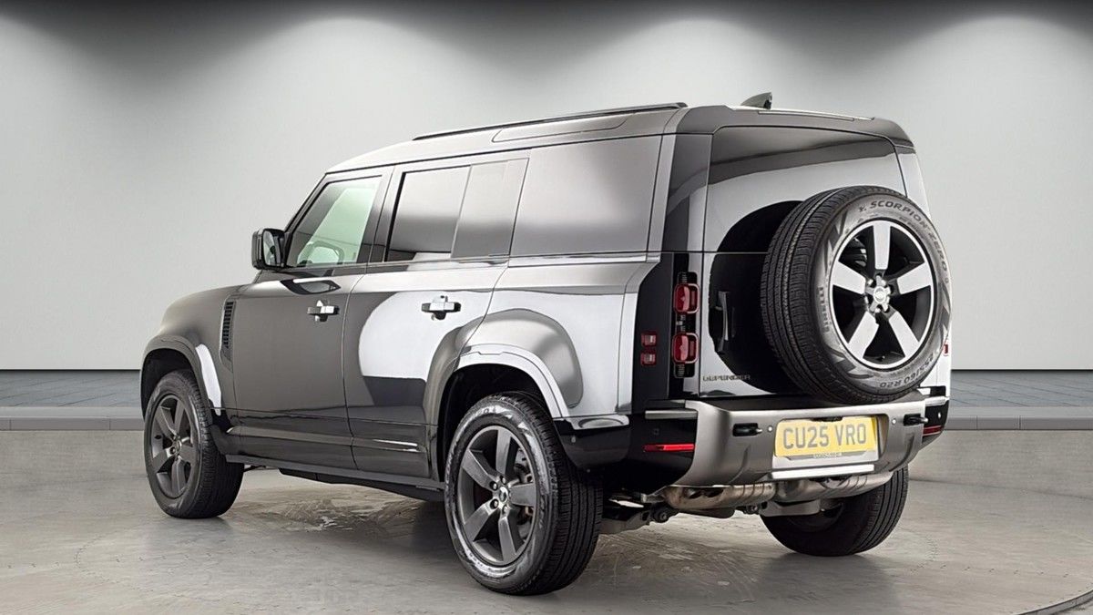 Land Rover Defender 110 Image 2