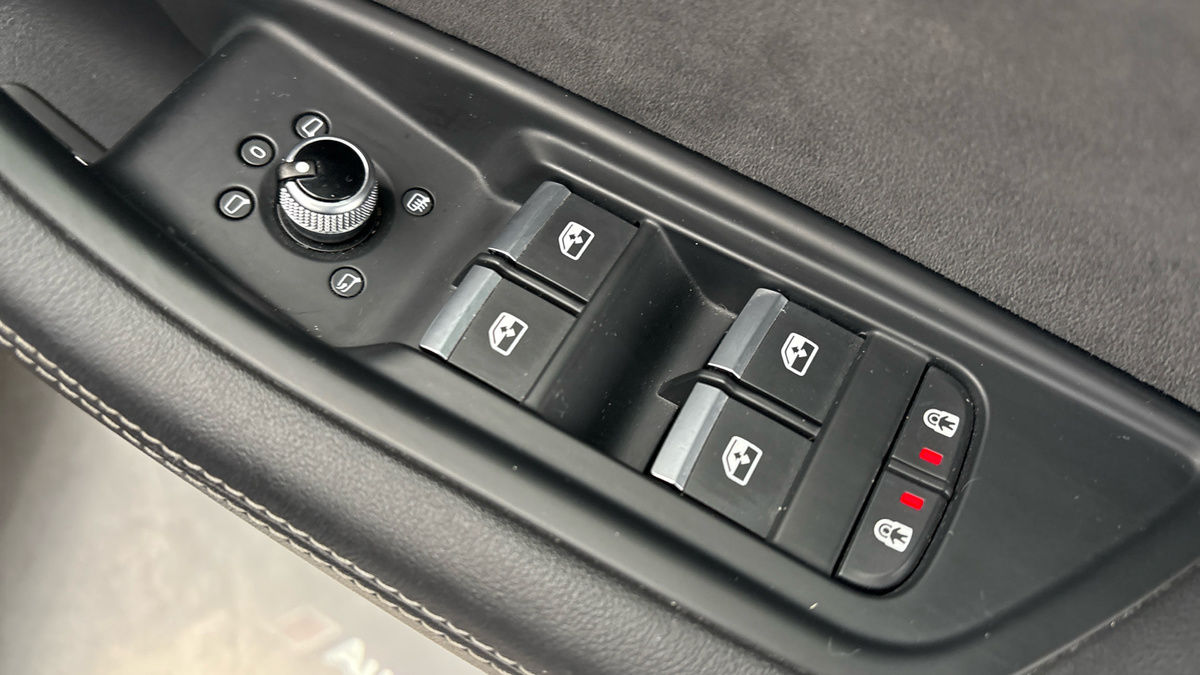 Audi RS4 Avant Image 26