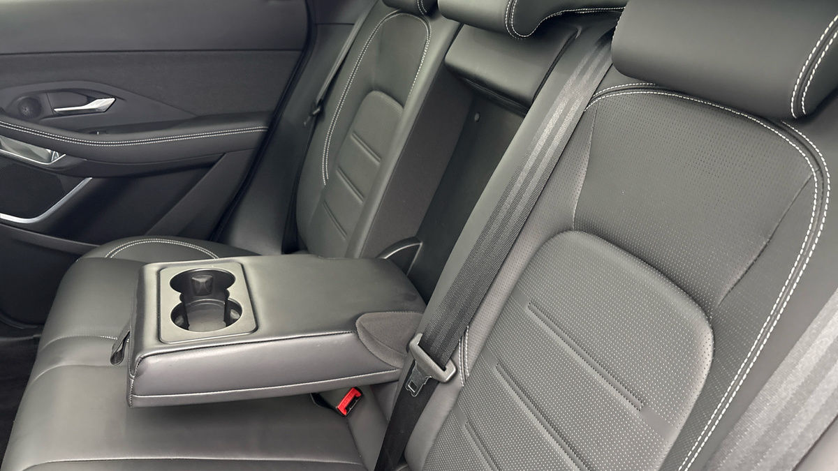 Jaguar E-PACE Image 9