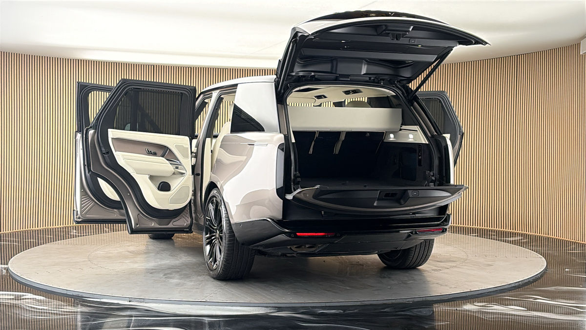 More views of Land Rover Range Rover