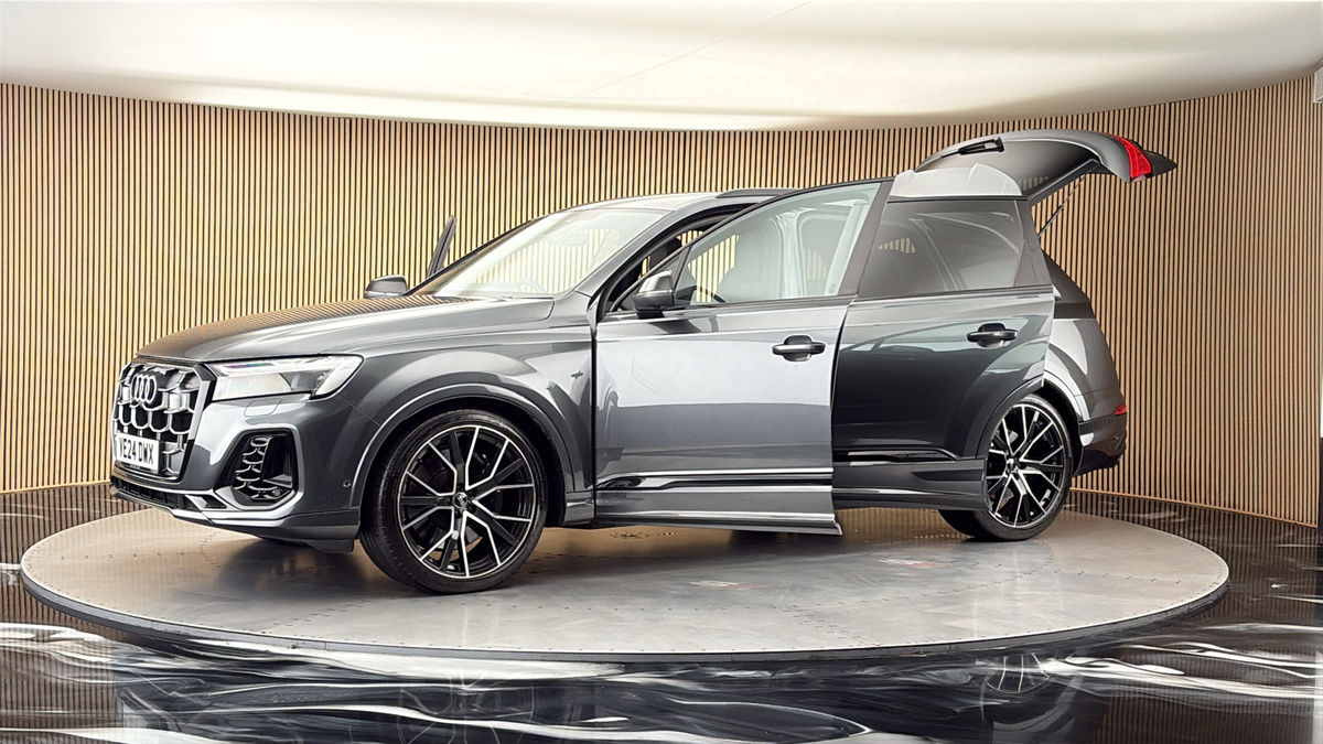 More views of Audi SQ7