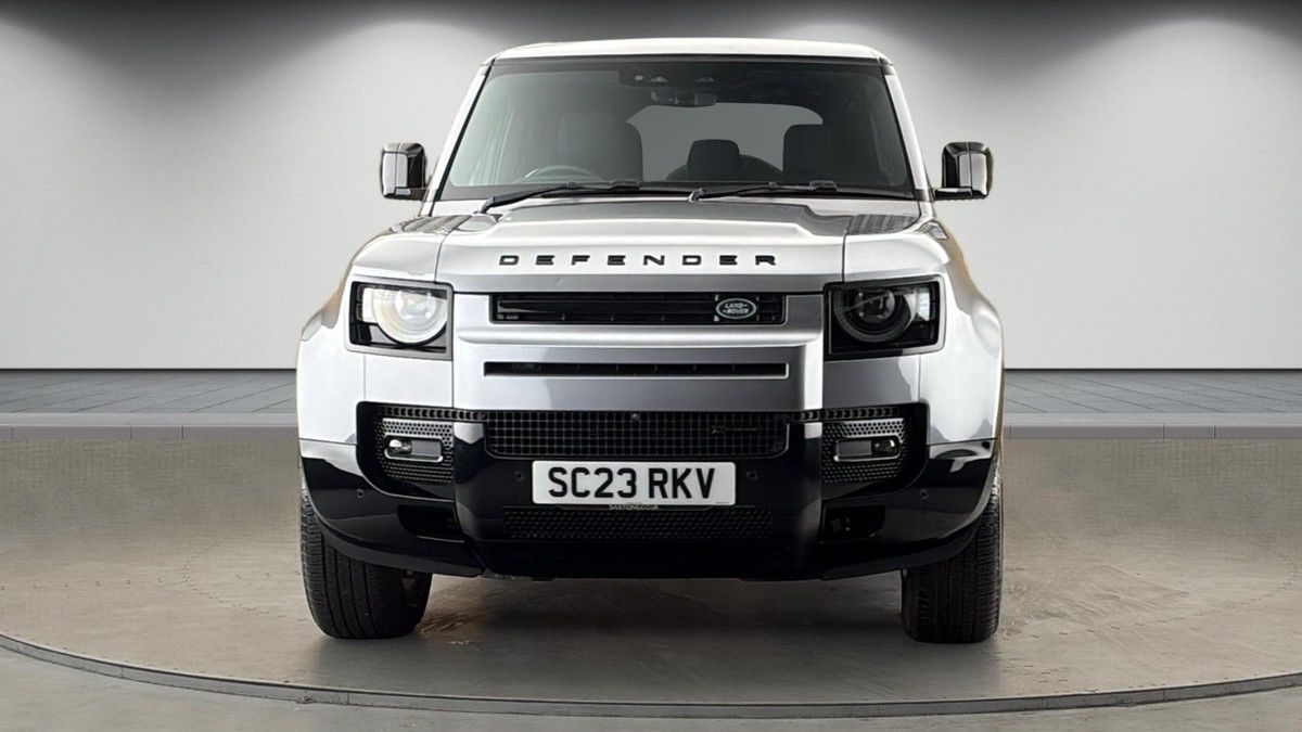 Land Rover Defender 110 Image 3