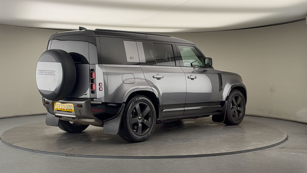 Land Rover Defender 110 Image 21