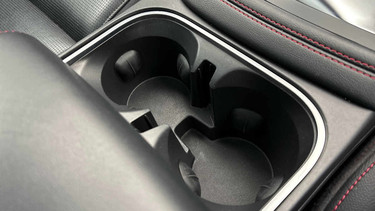 Jaguar E-PACE Image 27
