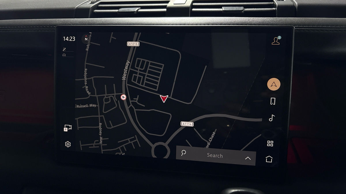 Land Rover Defender 110 Image 17