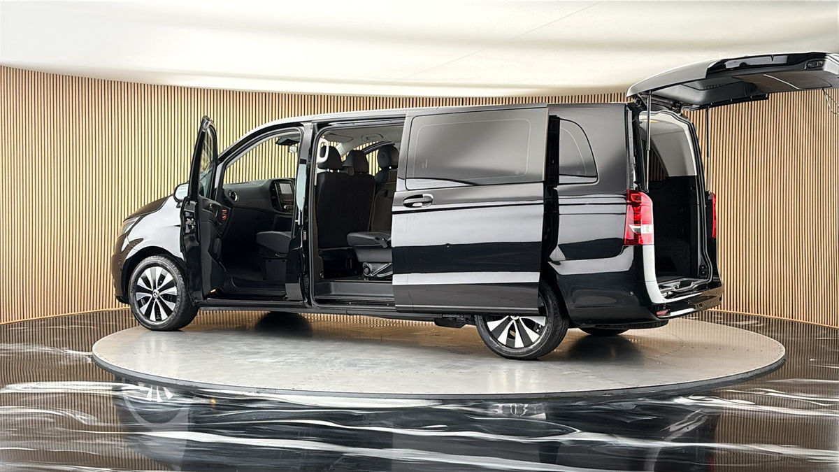 More views of Mercedes-Benz Vito