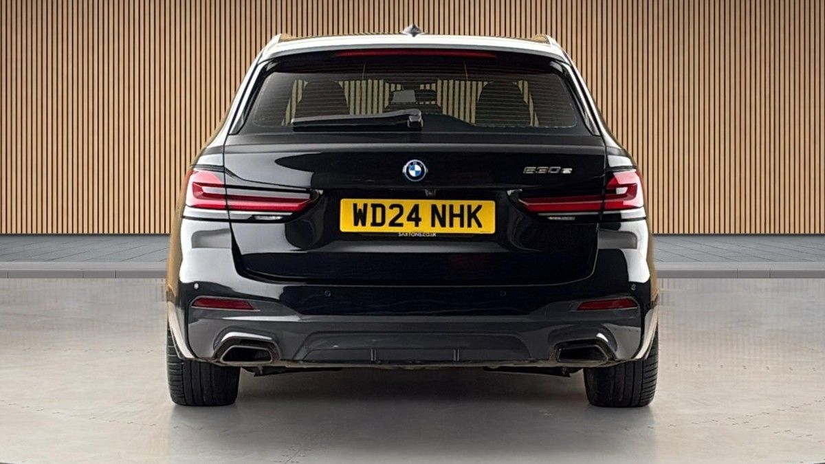 BMW 5 Series Image 4