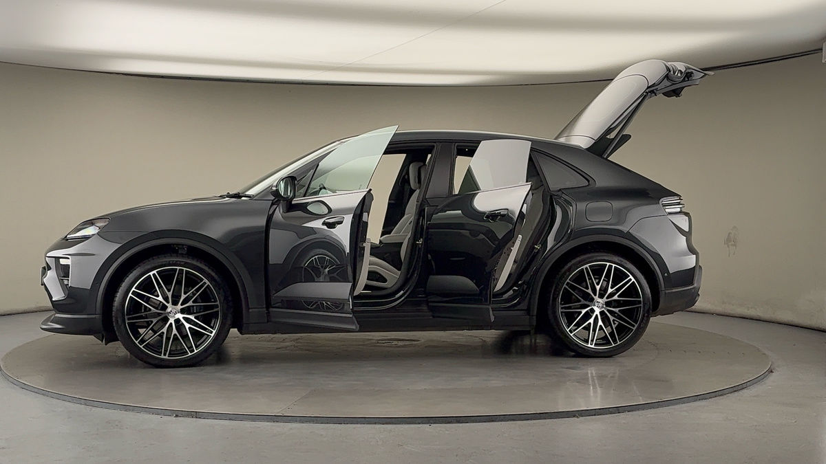 More views of Porsche Macan