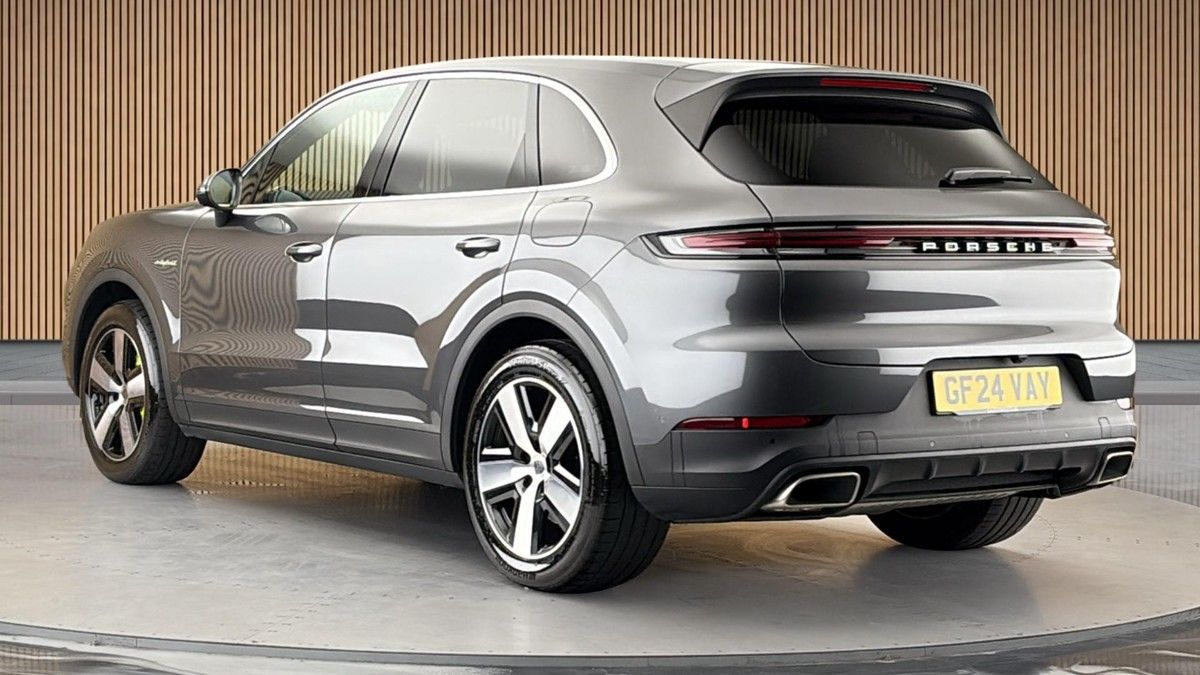 Porsche Cayenne Image 2