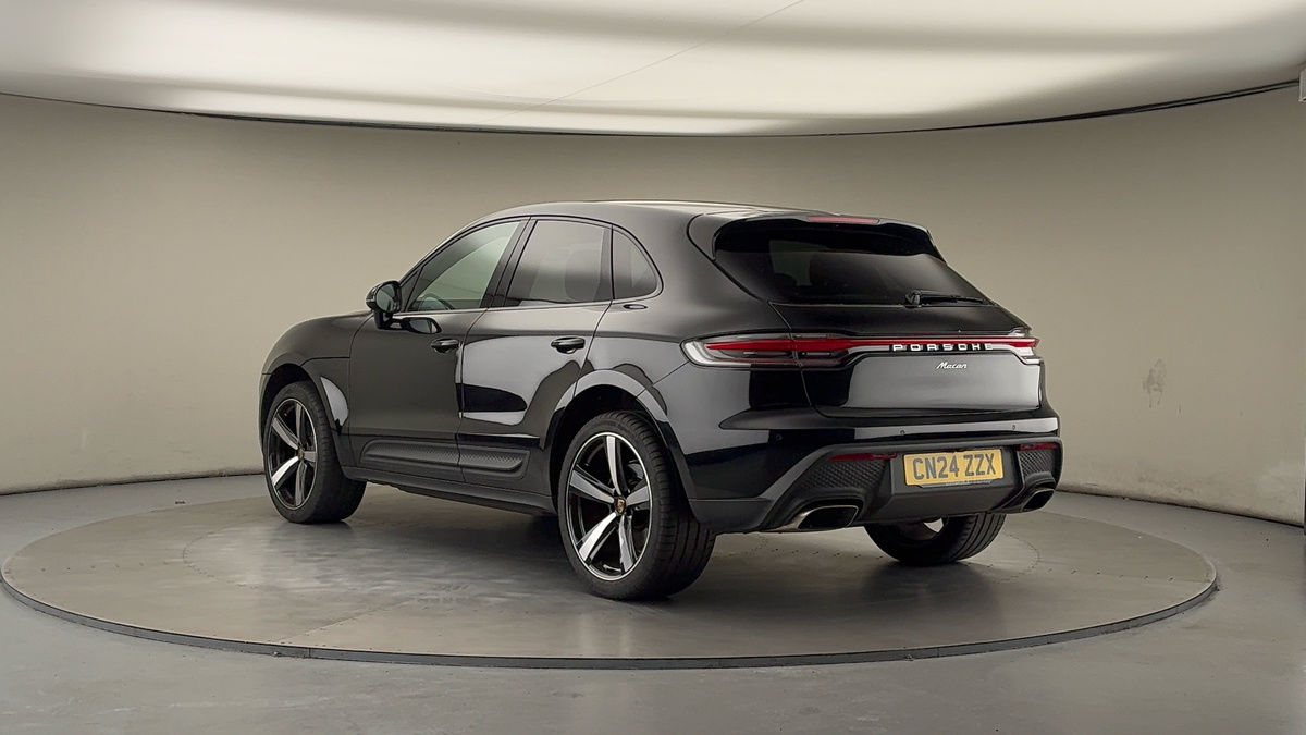 Porsche Macan Image 2