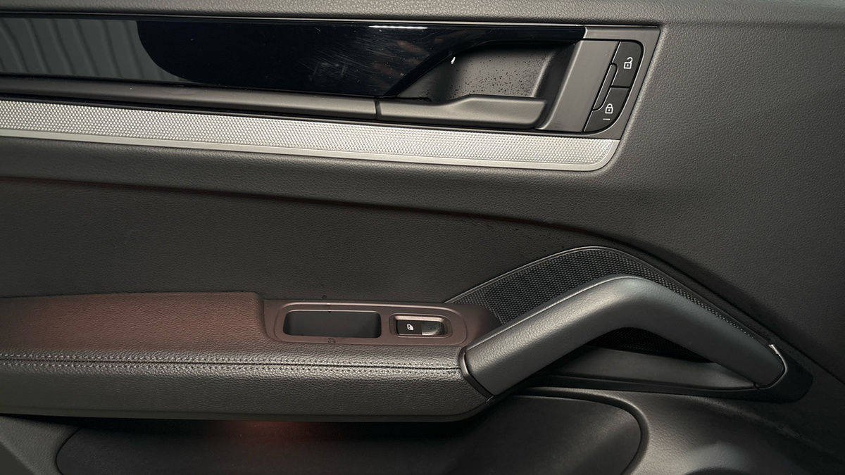 Porsche Cayenne Image 19