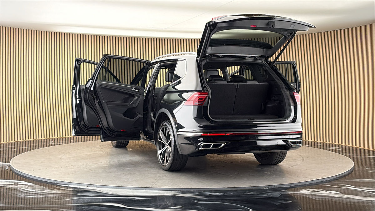 More views of Volkswagen Tiguan Allspace