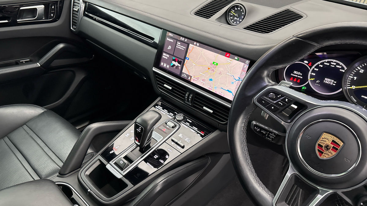 Porsche Cayenne Image 18