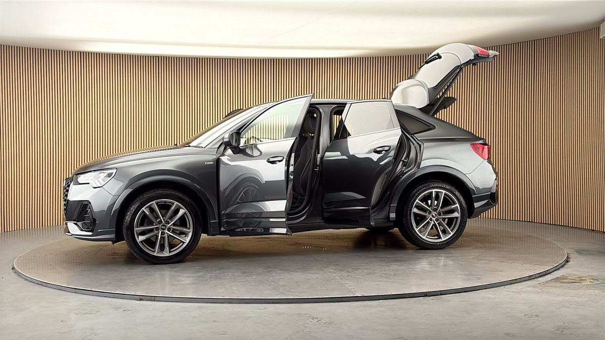 More views of Audi Q3