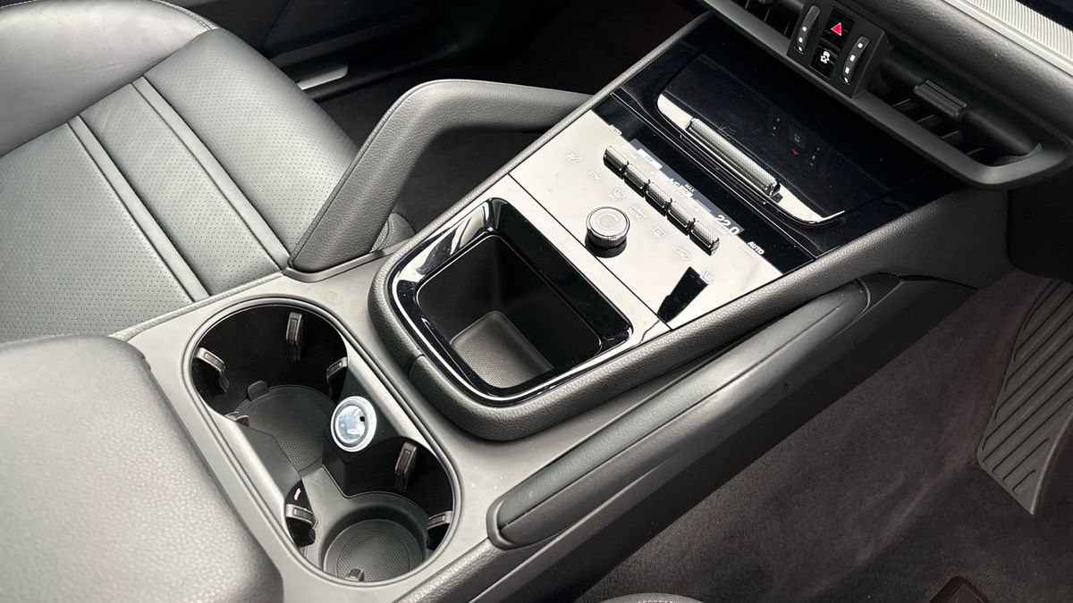 Porsche Cayenne Image 18
