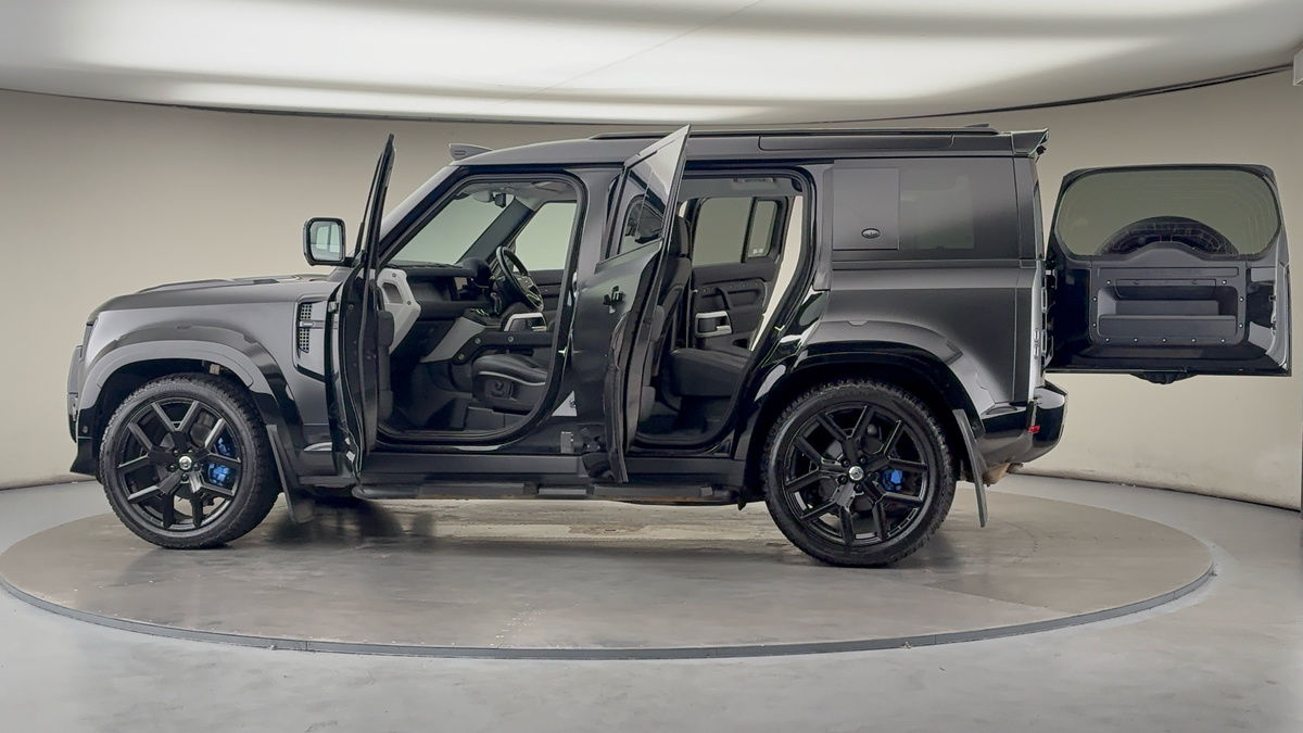 More views of Land Rover Defender 110