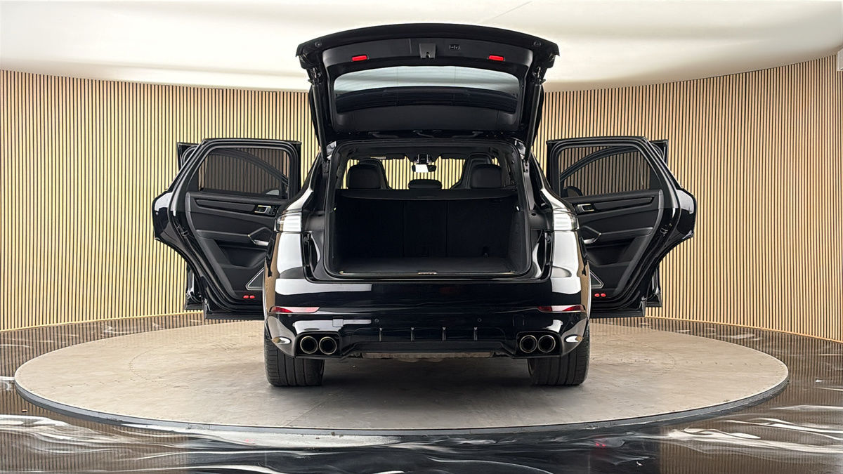 More views of Porsche Cayenne