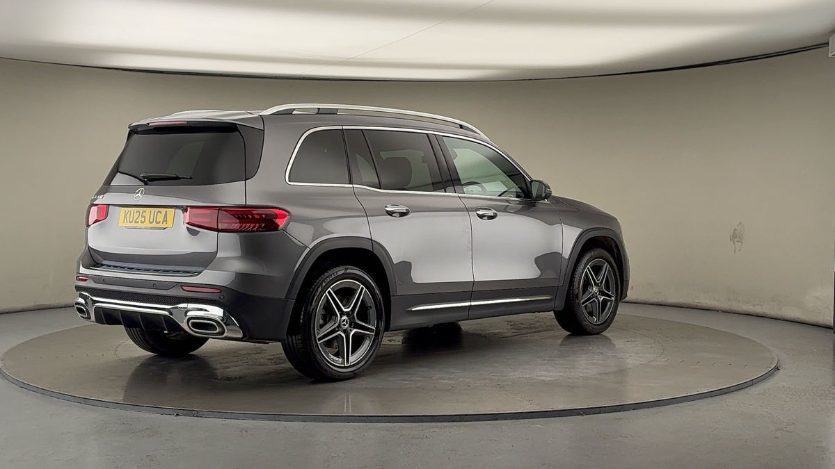 Mercedes-Benz GLB Image 21