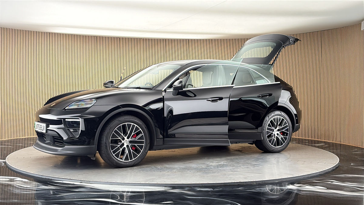More views of Porsche Macan