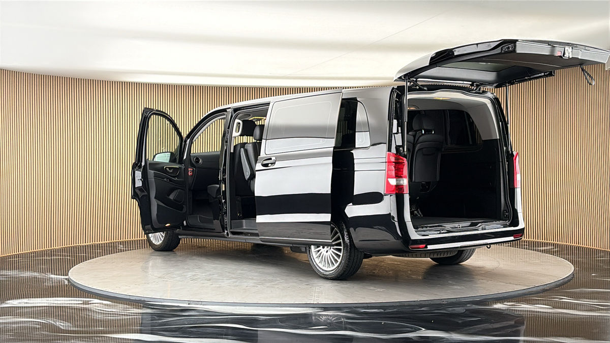 More views of Mercedes-Benz Vito