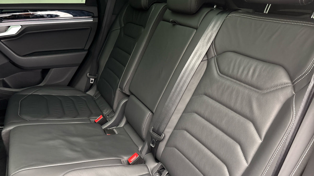Volkswagen Touareg Image 8