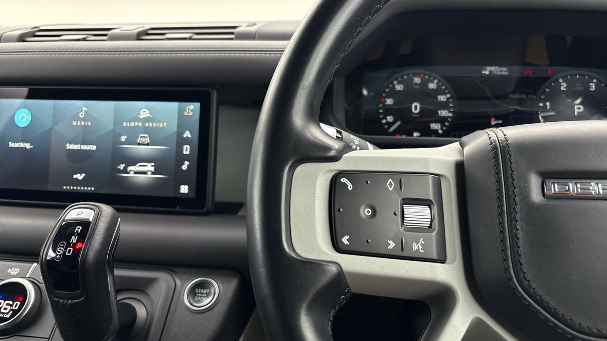 Land Rover Defender 110 Image 13