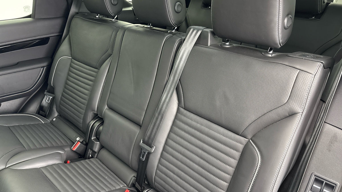 Land Rover Discovery Image 8