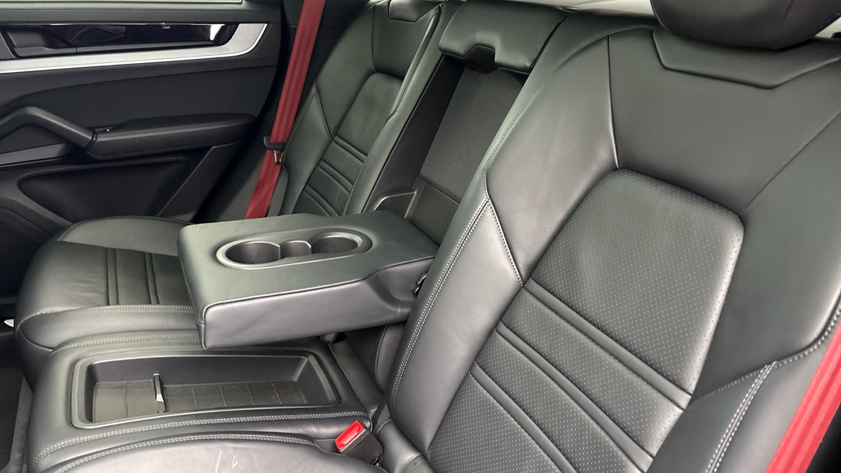 Porsche Cayenne Image 9