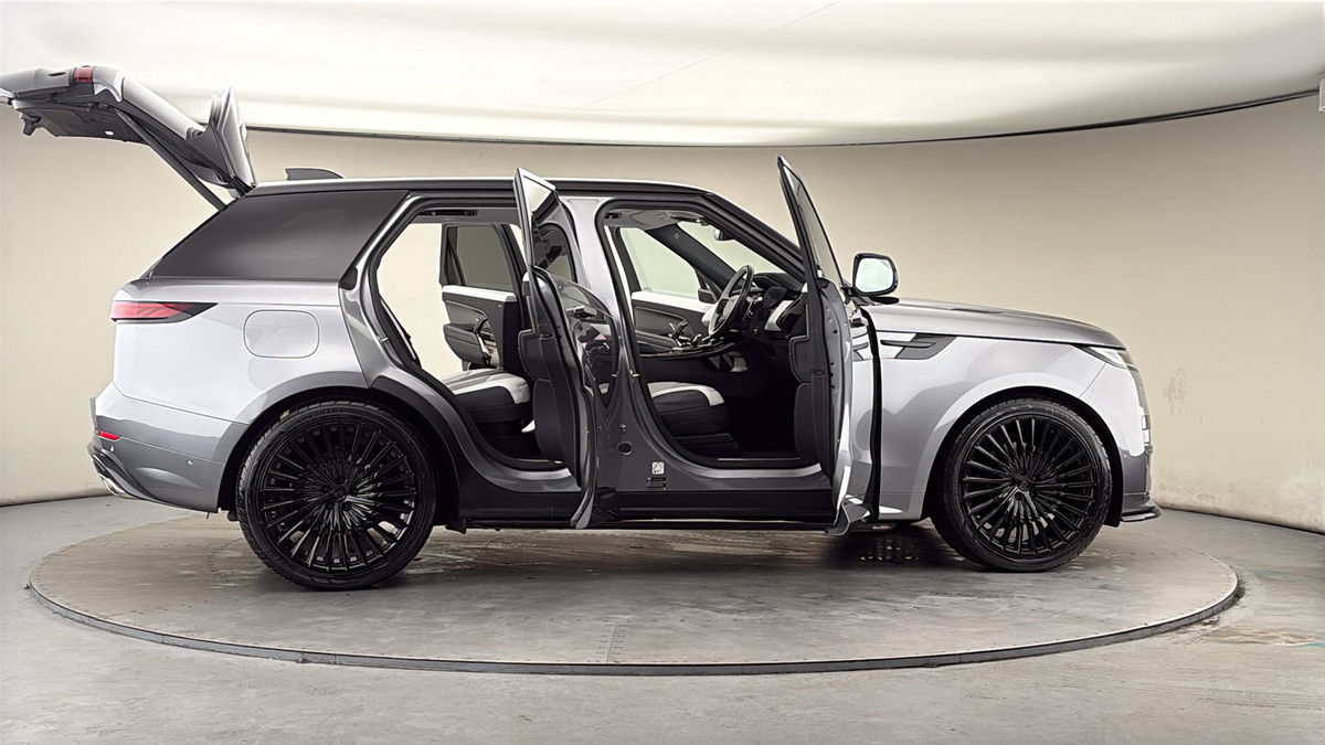 More views of Land Rover Range Rover Sport