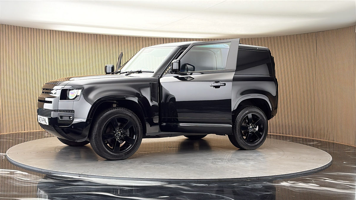 More views of Land Rover Defender 90