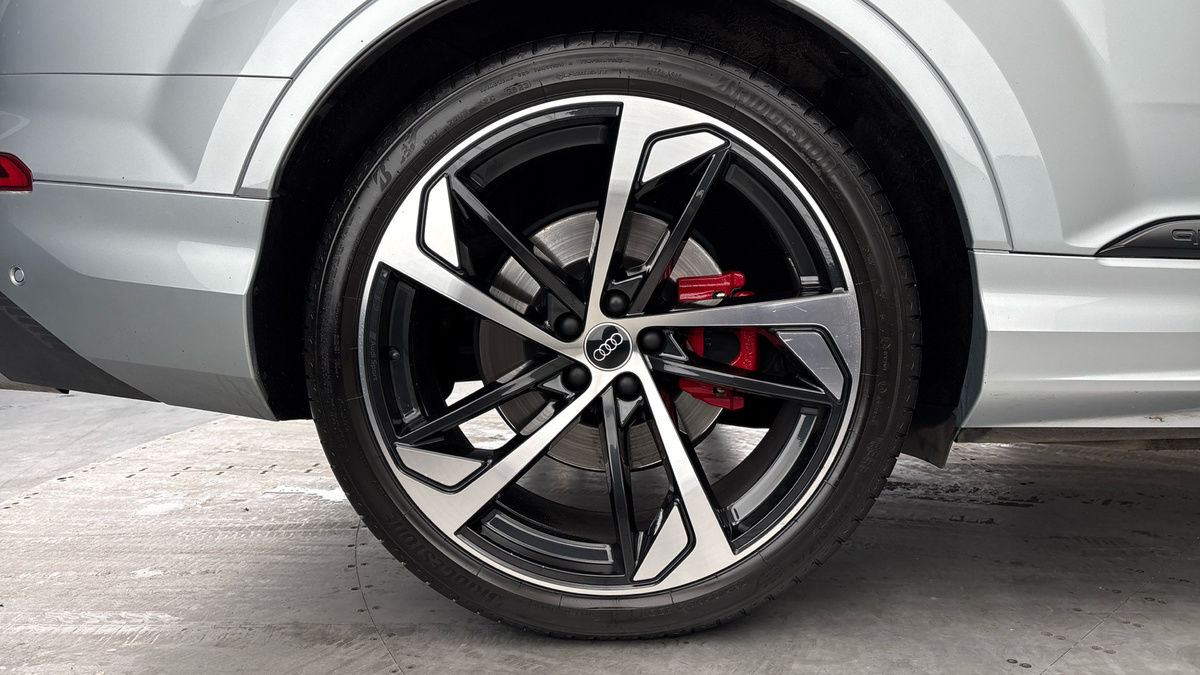 Audi SQ7 Image 10