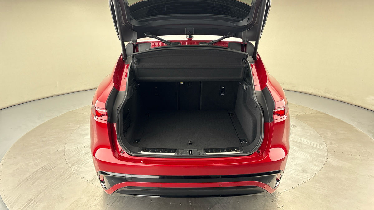 Jaguar F-PACE Image 11