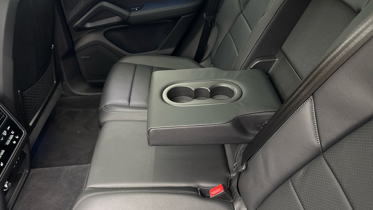 Porsche Cayenne Image 9