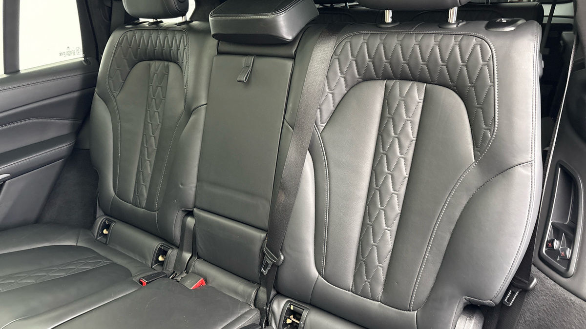 BMW X7 Image 8