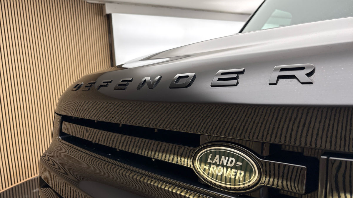 Land Rover Defender 110 Image 24