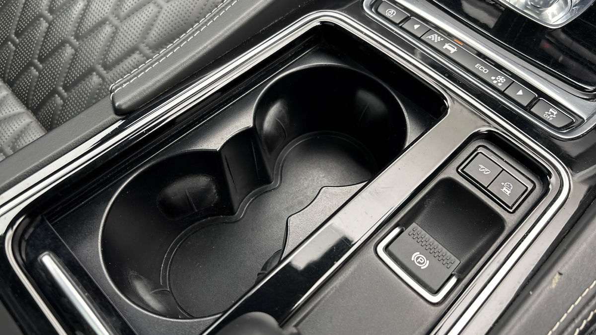 Jaguar F-PACE Image 54