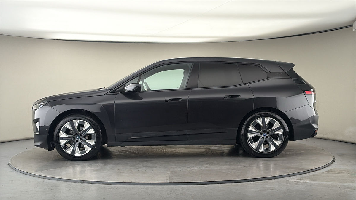 BMW iX Image 15