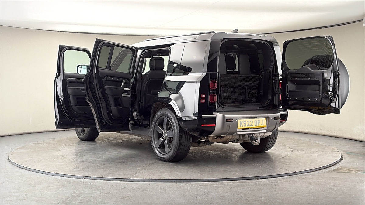 Land Rover Defender 110 Image 23