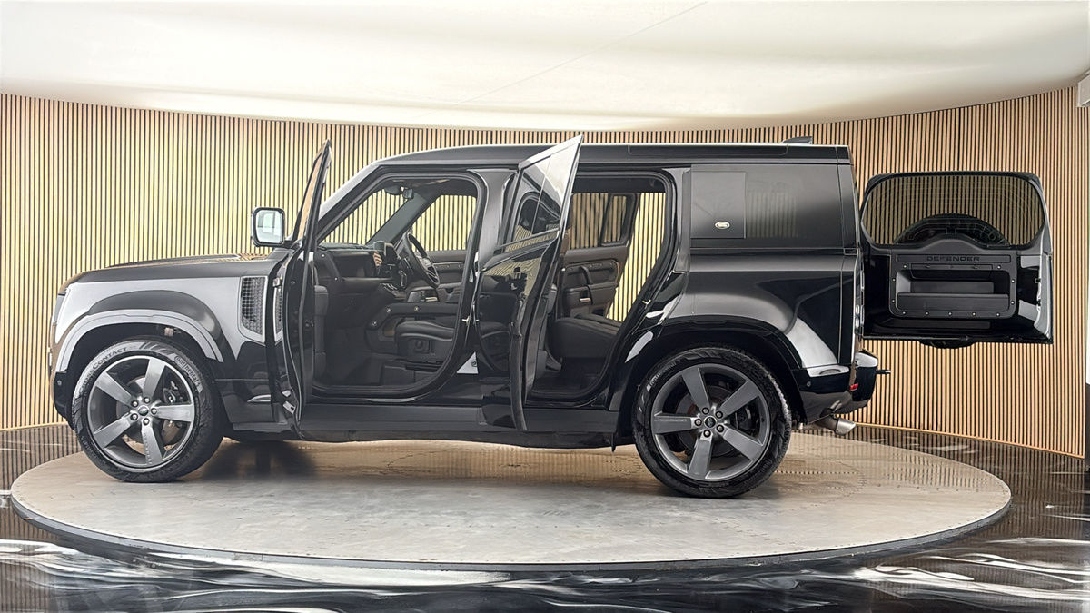 More views of Land Rover Defender 110