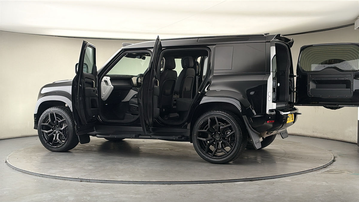 More views of Land Rover Defender 110