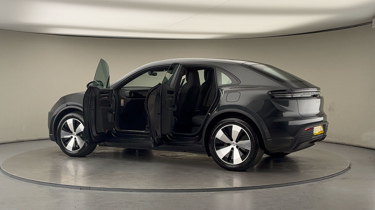 More views of Porsche Macan