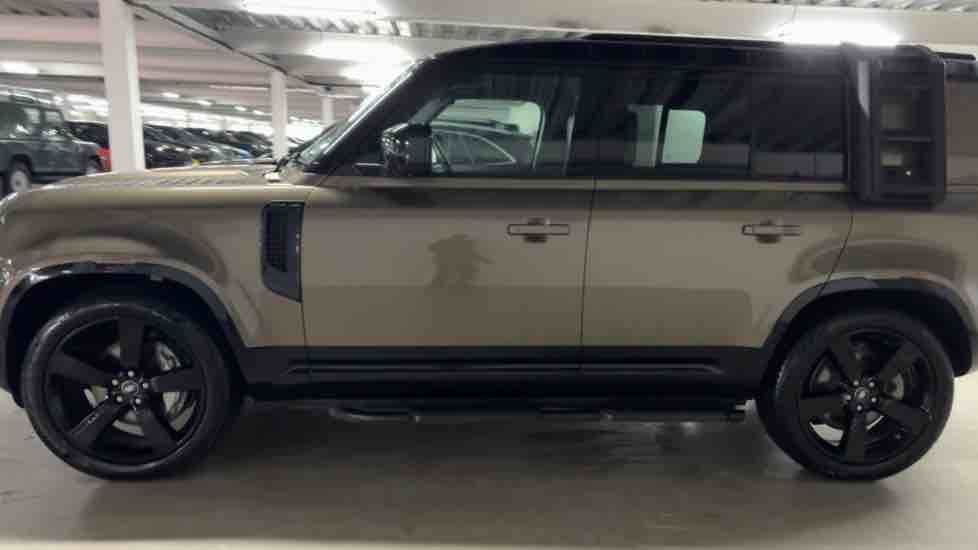 More views of Land Rover Defender 110