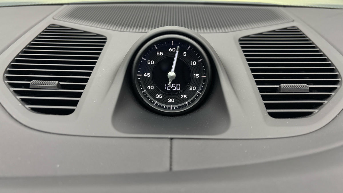 Porsche Cayenne Image 26